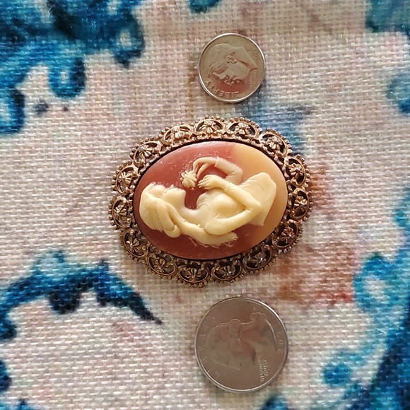 Vintage Cameo Brooch - Picture 14 of 16